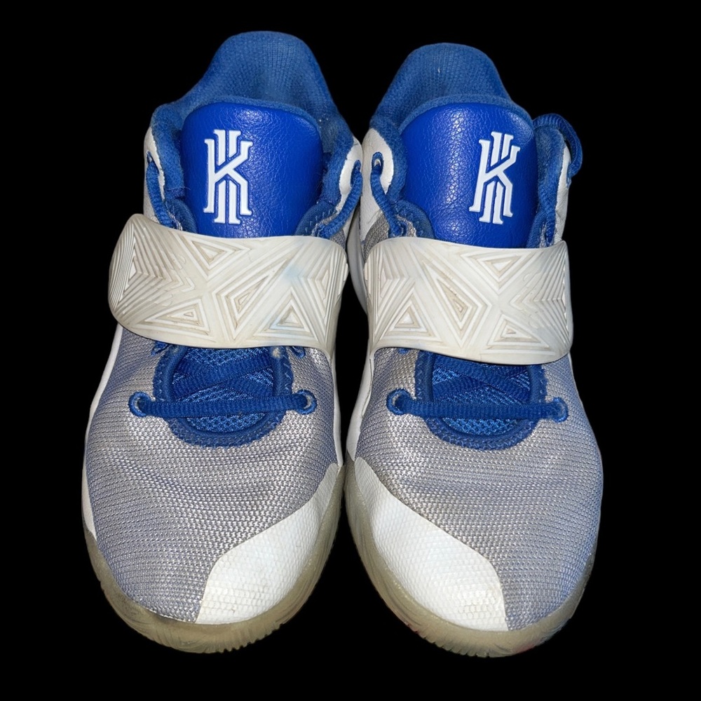 Nike Kyrie Irving Flytrap Basketball Shoes Size 6 Youth